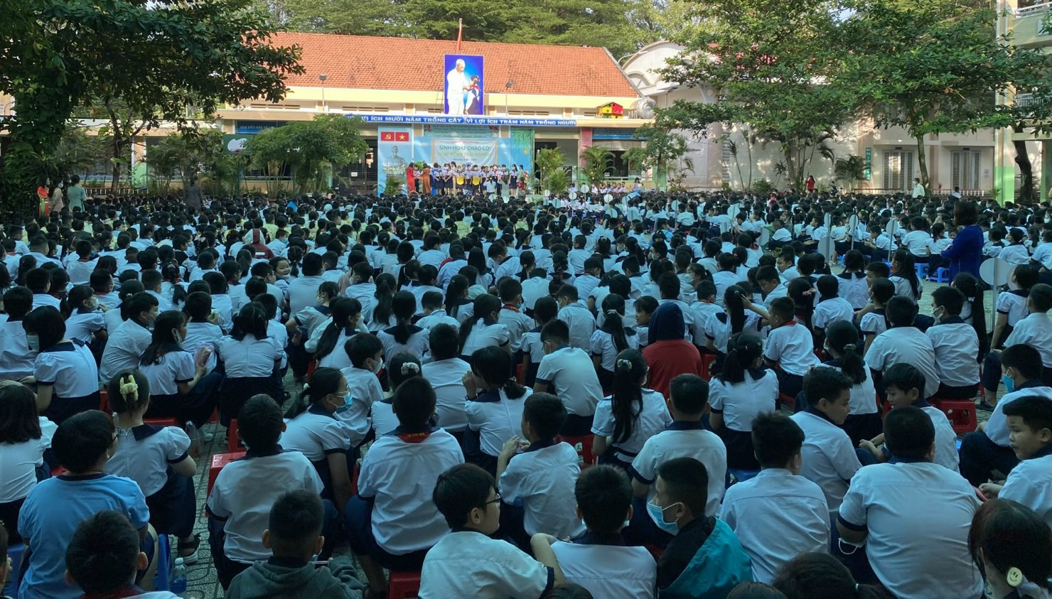 Hy vọng học sinh sinh viên được hỗ trợ trên 50% mức đóng BHYT. Ảnh: Lê Văn