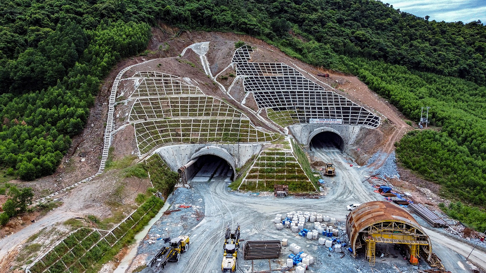 Bộ Xây dựng yêu cầu đẩy nhanh tiến độ đầu tư hoàn chỉnh các hầm đường trên tuyến cao tốc Bắc - Nam phía Đông