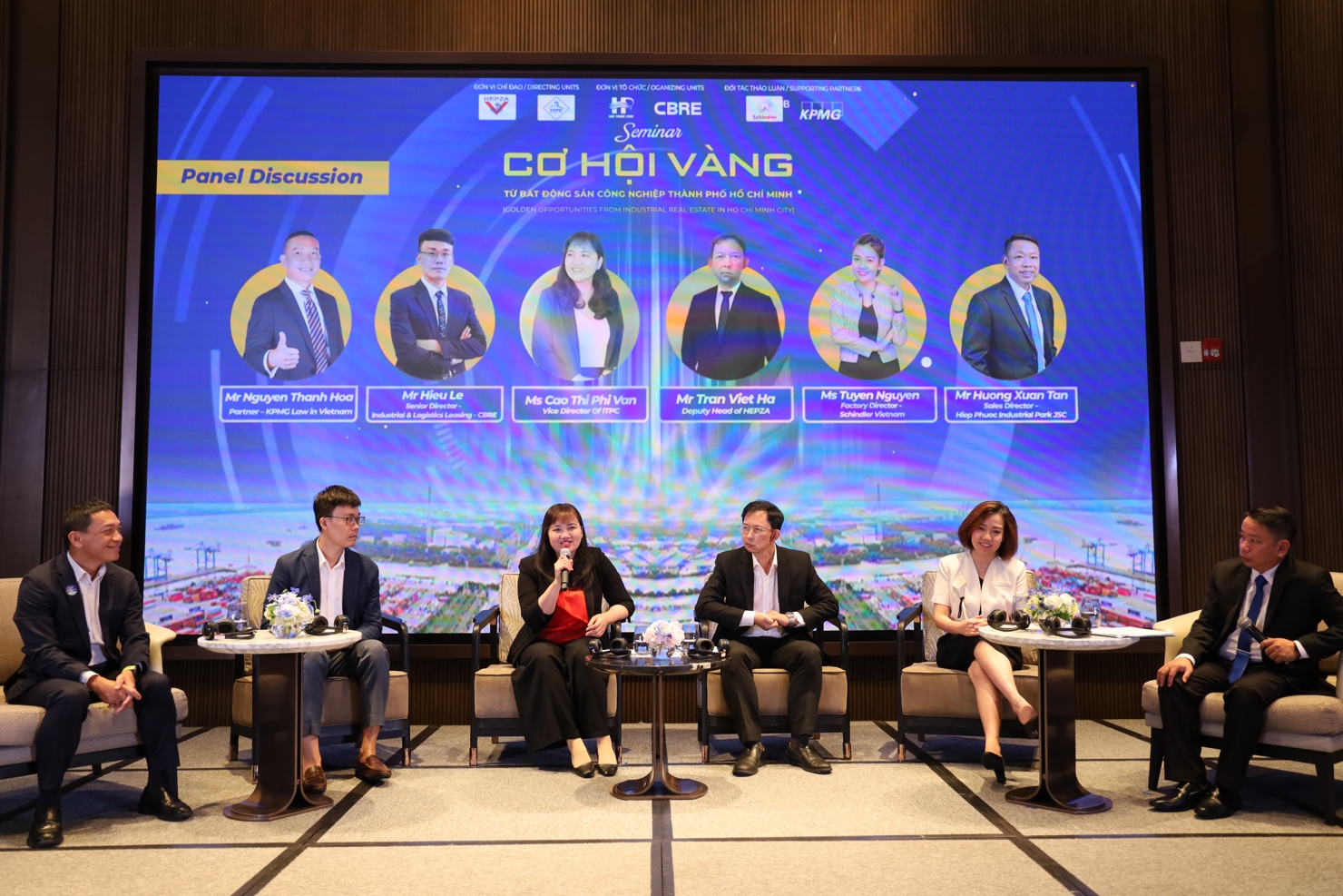 Các diễn giả thảo luận về tiềm năng bất động sản công nghiệp TP. Hồ Chí Minh tại hội thảo. Ảnh: BTC