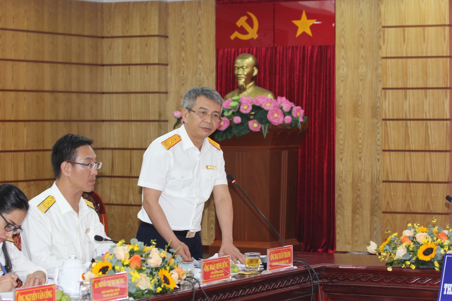 Cục trưởng cục Thuế Mai Xuân Thành tiếp thu ý kiến chỉ đạo của Bộ trưởng nguyễn Văn Thắng