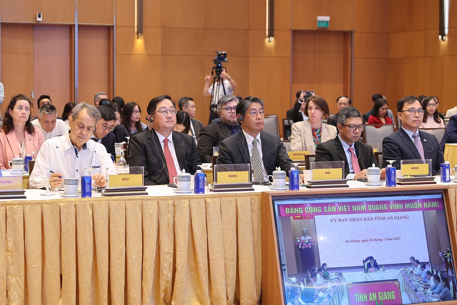 Các đại biểu tham dự Lễ công bố. Ảnh: VGP