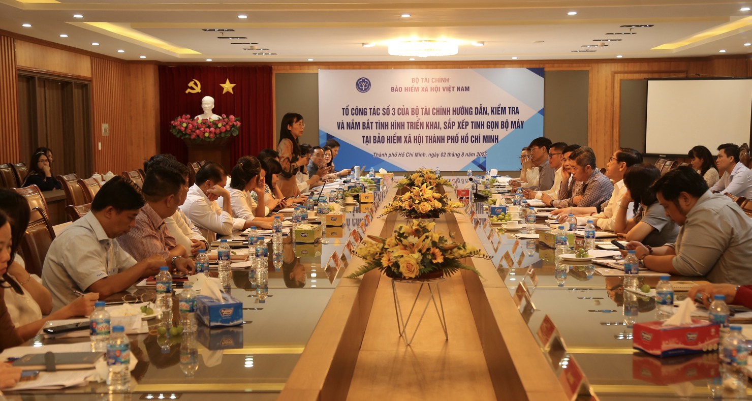 Bà Trần Thị Tuyết Lan, Phó Vụ trưởng Vụ Tổ chức cán bộ, Bộ Tài chính phát biểu tại buổi làm việc