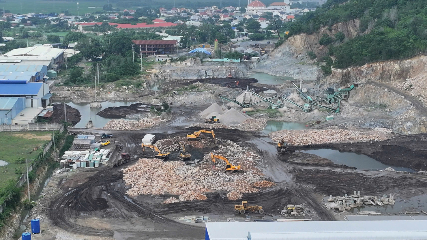 Hơn 7.000 m³ đá bị khai thác vượt độ sâu cho phép được cung cấp ra thị trường.