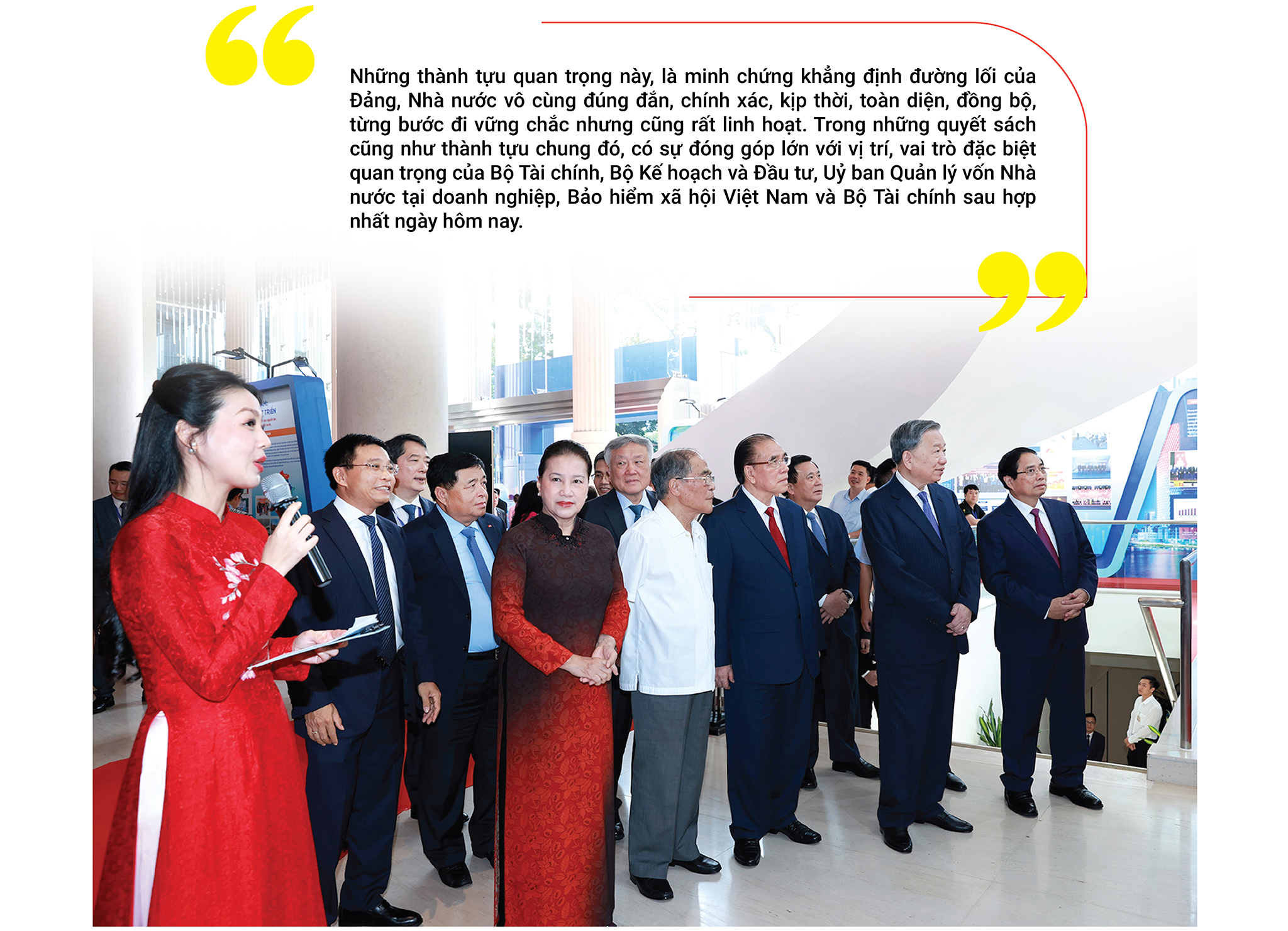 Các đại biểu khách mời cùng tìm hiểu, nhìn lại chặng đường 80 năm phát triển của ngành Tài chính.