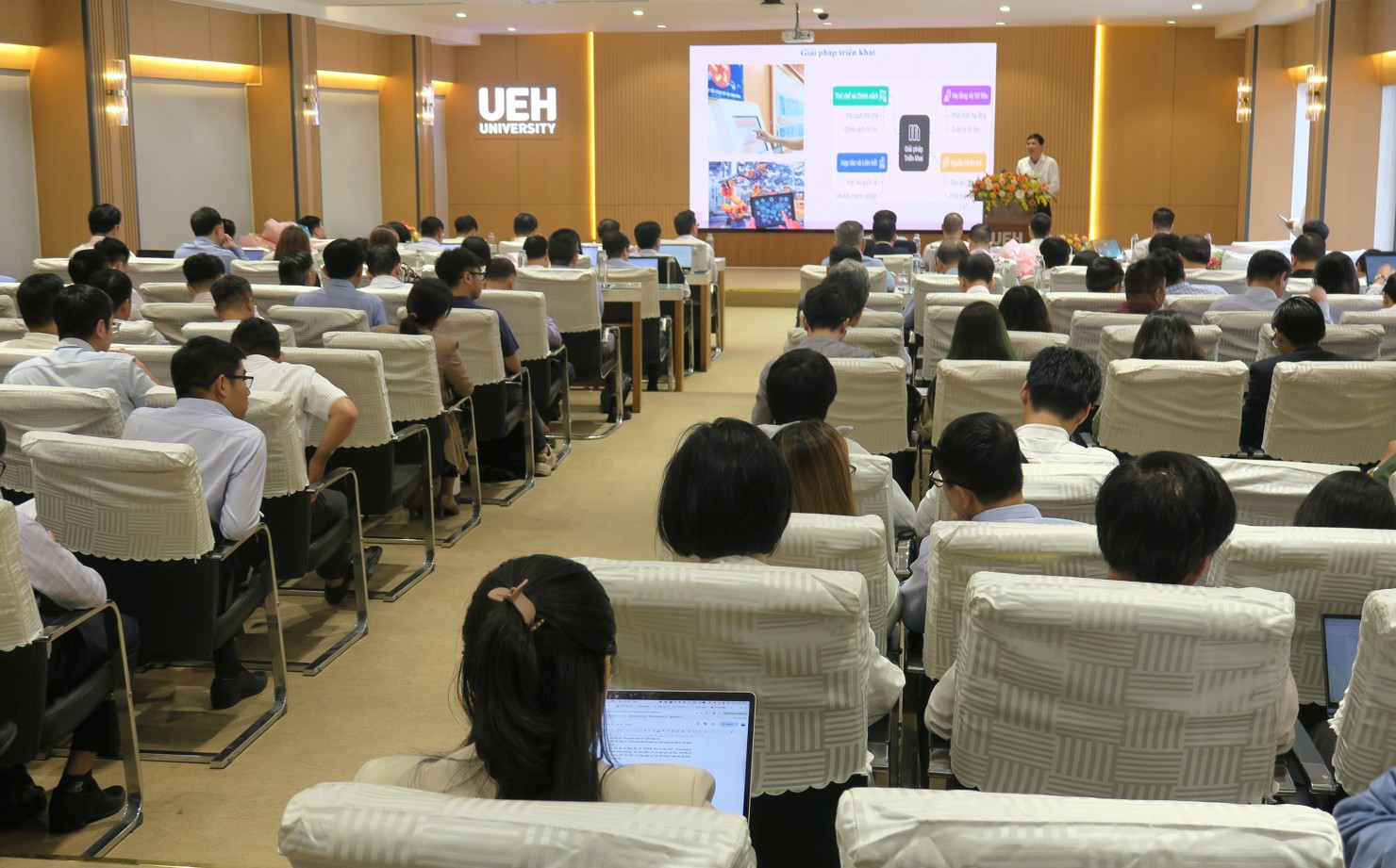 Hội thảo cũng ghi nhận nhiều góp ý về xây dựng hạ tầng số, doanh nghiệp số, dịch vụ công số, nhân lực số, đổi mới sáng tạo. Ảnh: Đức Mỹ