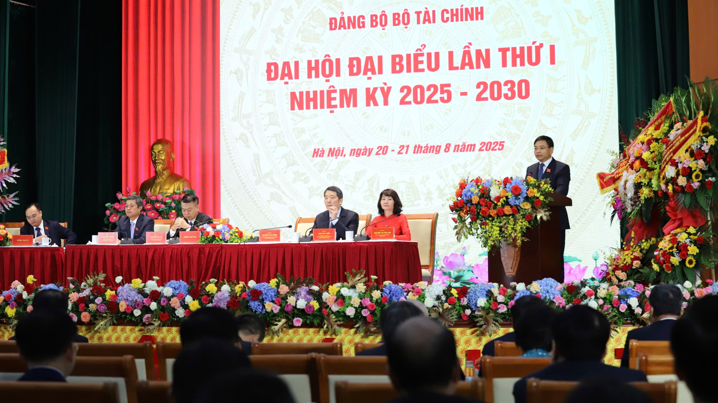 Bí thư Đảng ủy, Bộ trưởng Bộ Tài chính Nguyễn Văn Thắng phát biểu bế mạc Đại hội.