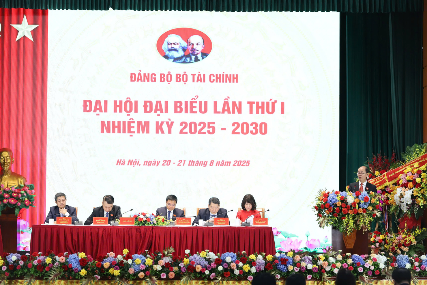 Đảng ủy, Lãnh đạo Bộ Tài chính đã tập trung lãnh đạo, chỉ đạo thực hiện hiệu quả công tác xây dựng, hoàn thiện thể chế.