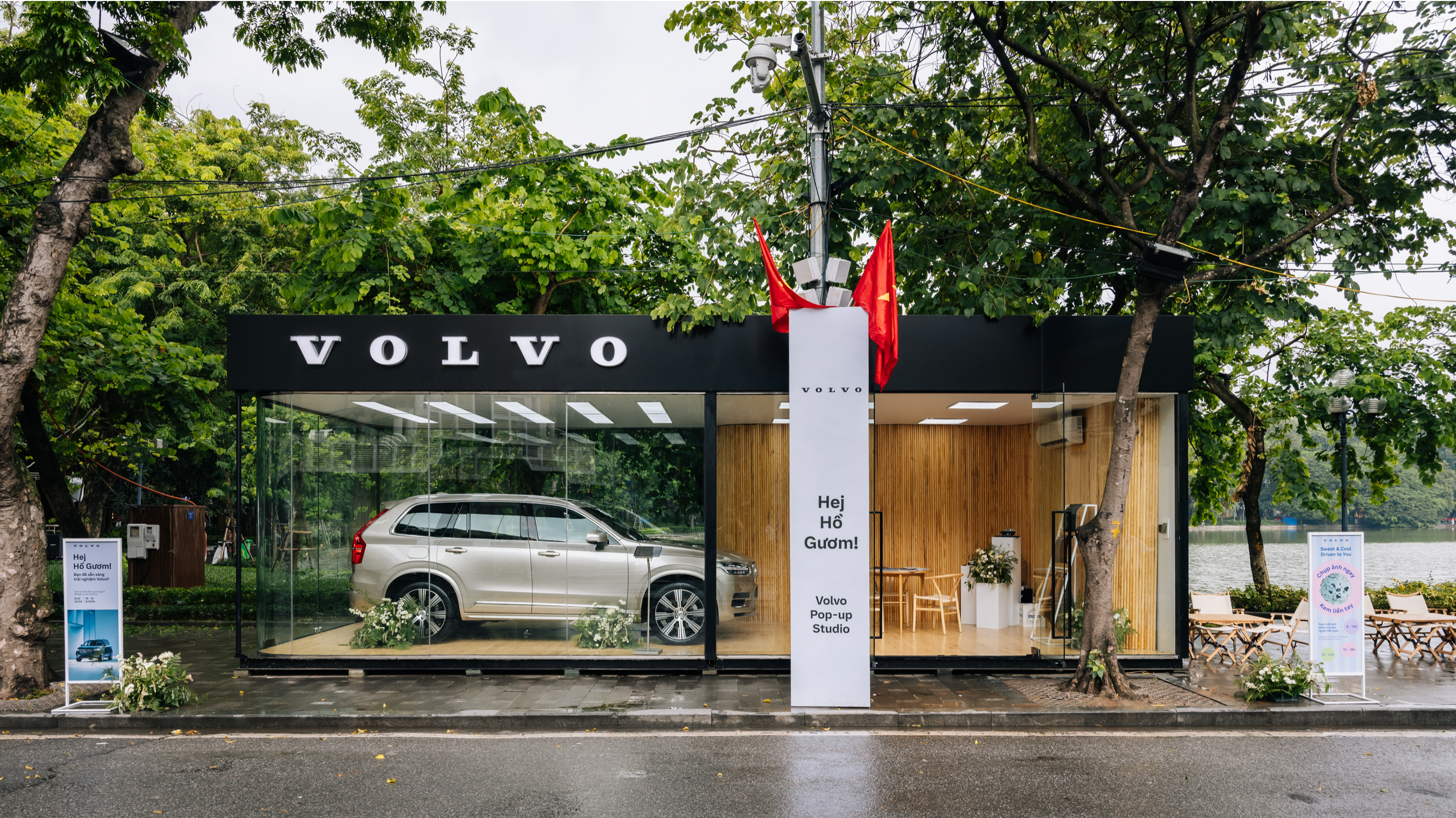 Khu trưng bày Volvo tại Ngày hội bình yên: Trải nghiệm công nghệ xe Thụy Điển giữa rực rỡ cờ hoa