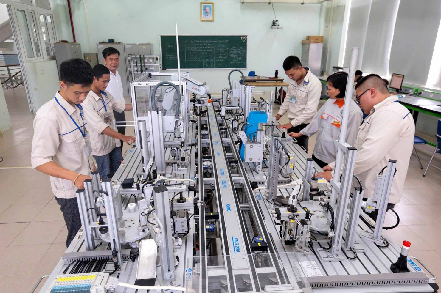 Nguồn nhân lực chất lượng là yếu tố then chốt để nâng cao năng suất lao động, chuyển đổi mô hình tăng trưởng.