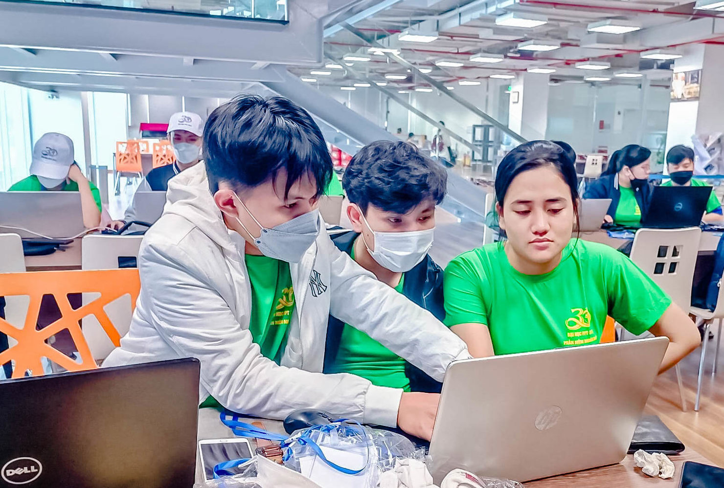 Cơ chế, chính sách cần đủ mạnh để thu hút và giữ chân lao động có trình độ.