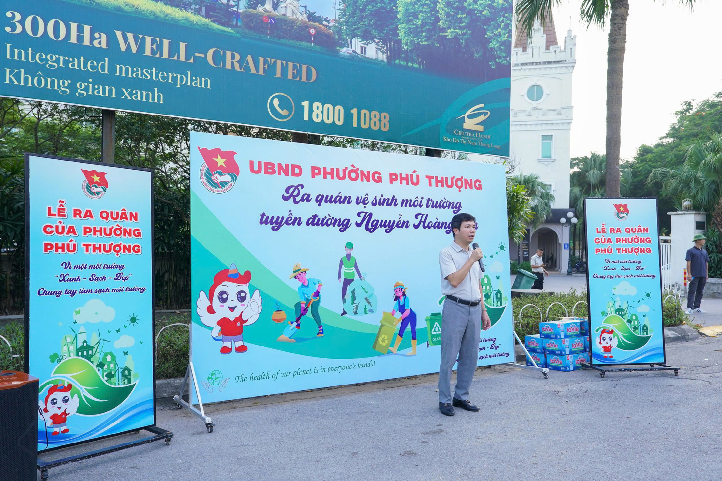 Đại diện UBND phường Phú Thượng (Hà Nội) phát biểu