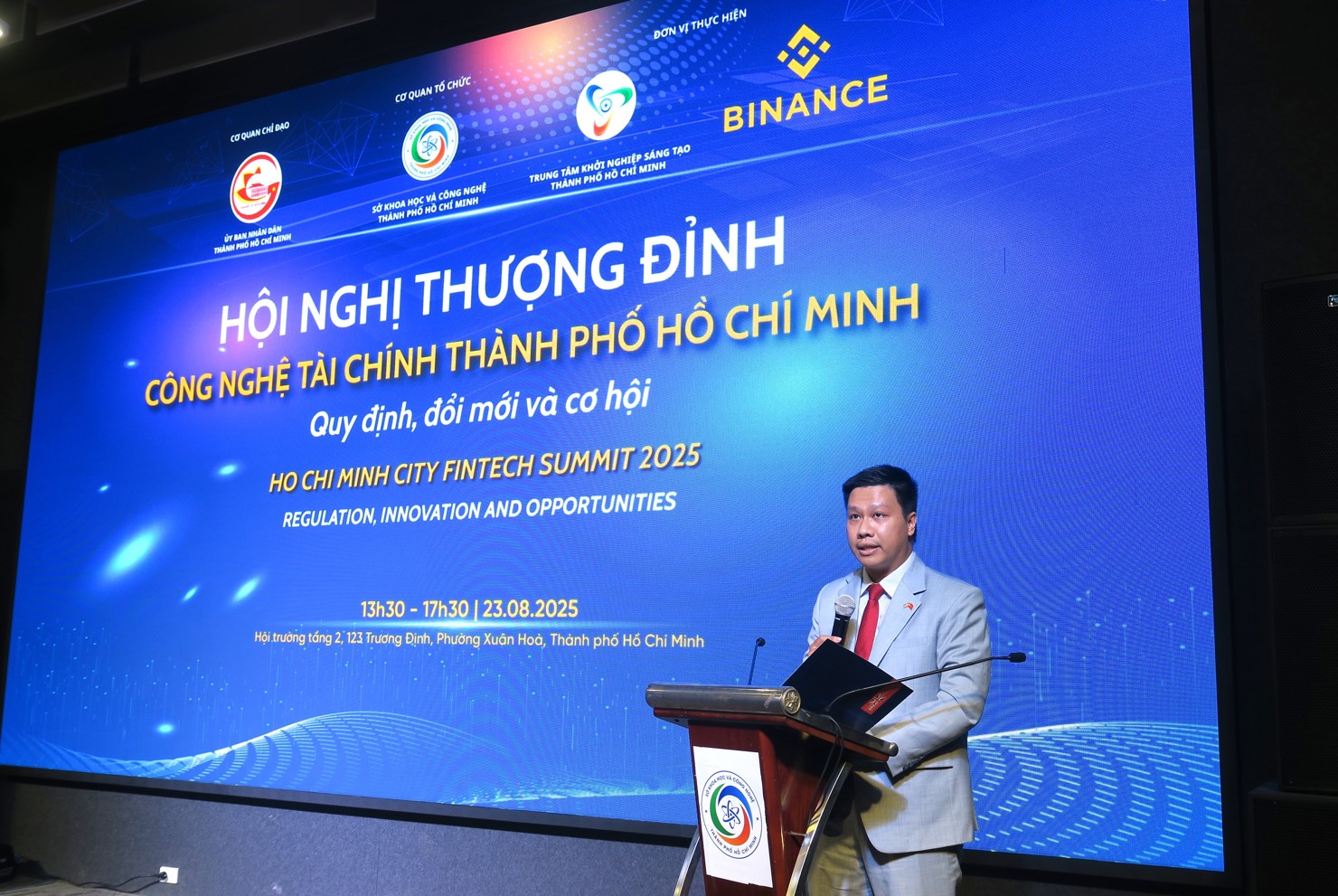 TS. Lý Hoàng Vũ, đại diện bộ phận Quản lý dịch vụ tài chính tại Đại sứ quán Anh phát biểu tại sự kiện. Ảnh: Đức Mỹ