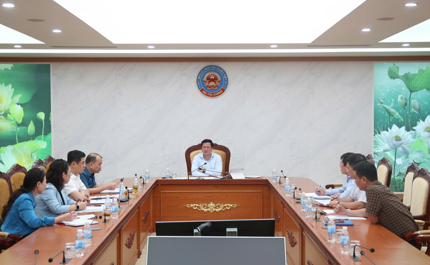 Toàn cảnh buổi họp.