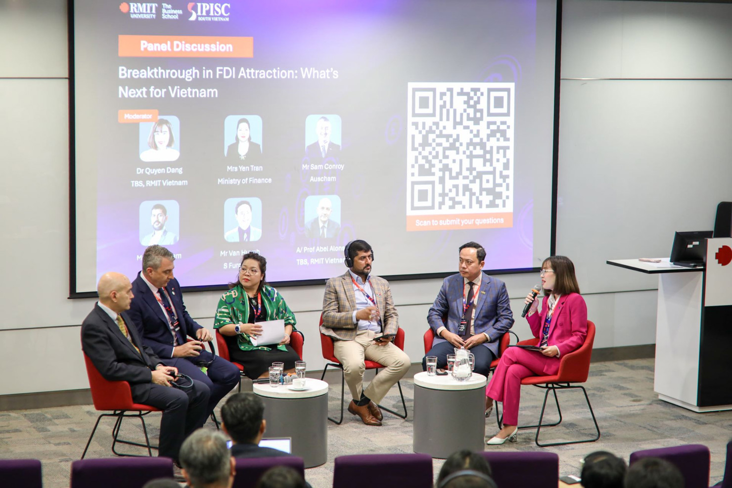 Phiên thảo luận chuyên đề  với sự có mặt của đại diện các hiệp hội doanh nghiệp quốc tế và doanh nghiệp trong nước (Ảnh: RMIT)