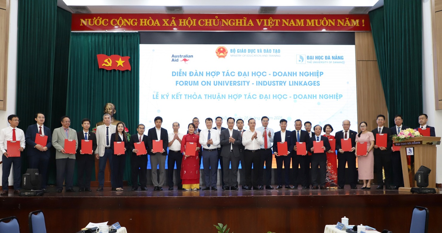 Ký kết hợp tác trong đào tạo và nghiên cứu các lĩnh vực công nghệ cao, công nghệ chiến lược.