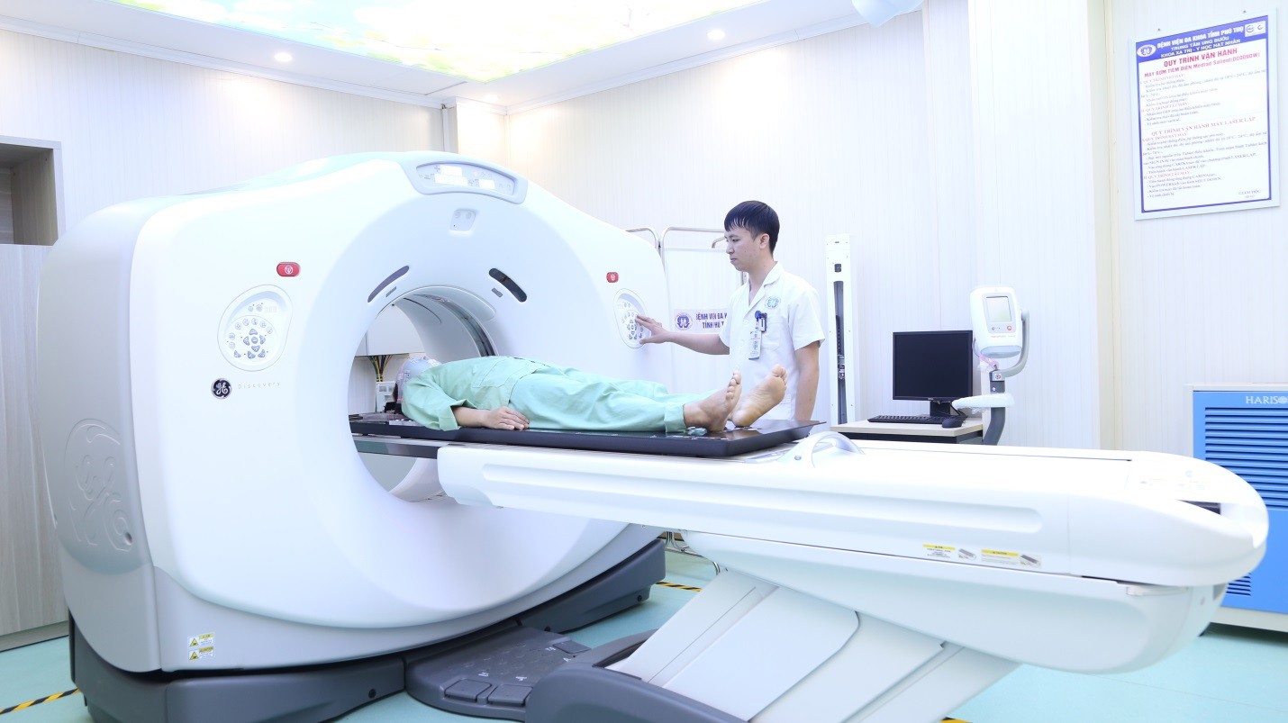 Hệ thống chụp mô phỏng cắt lớp vi tính đồng bộ nhịp thở 4D kết nối với máy xạ trị gia tốc tuyến tính Versa HD.