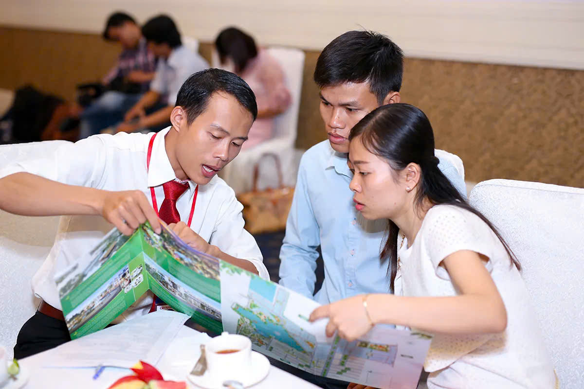 Nhóm cổ phiếu bất động sản đối mặt áp lực tài chính lớn.