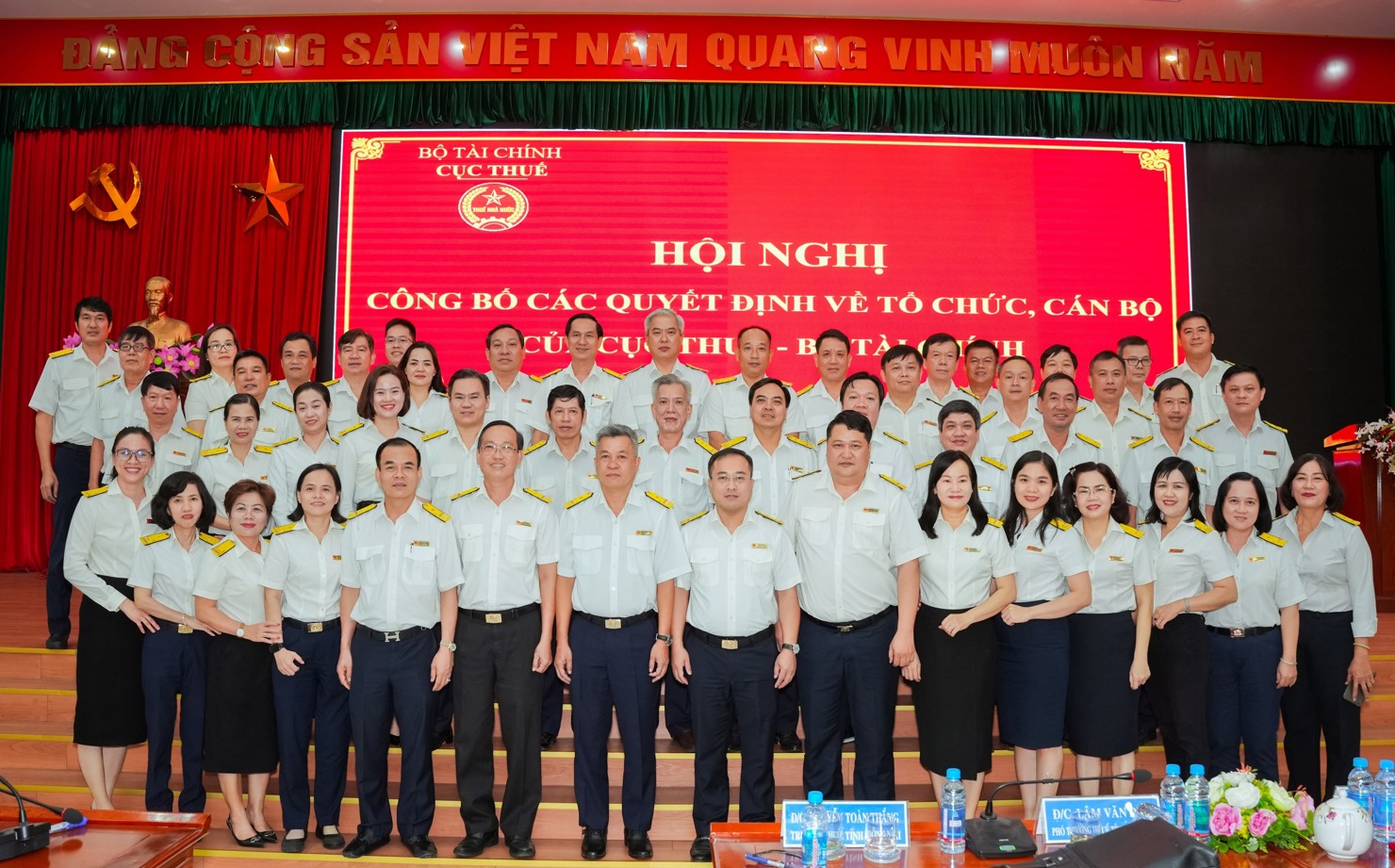 Thời gian qua, Thuế tỉnh Đồng Nai chủ động tổ chức bộ máy, đảm bảo công tác hỗ trợ người nộp thuế không bị gián đoạn trong quá trình thực hiện theo mô hình mới. Ảnh: Đức Mỹ