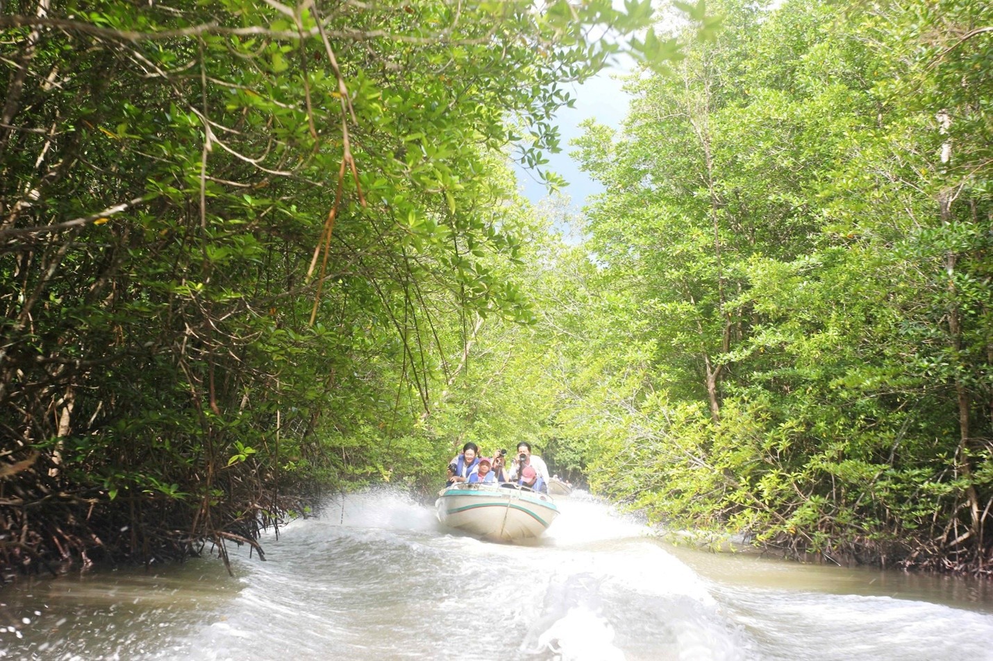 Tỉnh Cà Mau đề ra mục tiêu khai thác tối đa tiềm năng ven biển, đồng thời khuyến khích phát triển các mô hình kinh tế tuần hoàn, kinh tế xanh.