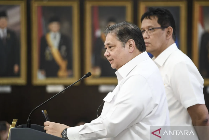 Bộ trưởng Điều phối Kinh tế Airlangga Hartarto phát biểu trước báo chí về các chương trình ưu tiên của chính phủ, tại Văn phòng Tổng thống ở Jakarta. Ảnh: ANTARA/Muhammad Adimaja/YU.  