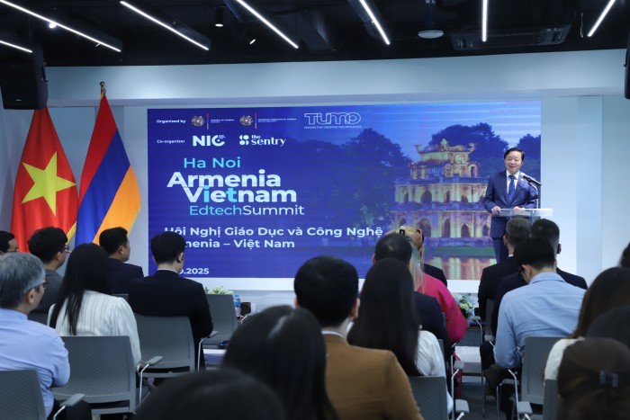 Đổi mới sáng tạo trong giáo dục và công nghệ tạo nền tảng chuyển đổi số toàn xã hội