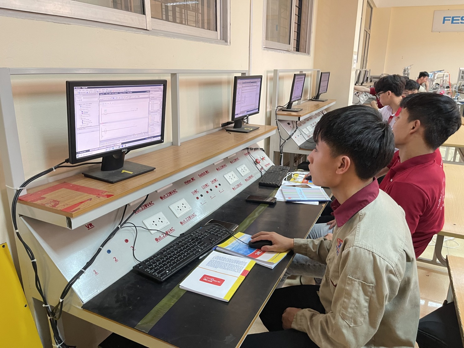 Hoạt động đào tạo nghề lĩnh vực công nghệ cao đã được nhiều cơ sở giáo dục thực hiện. Ảnh: H.D