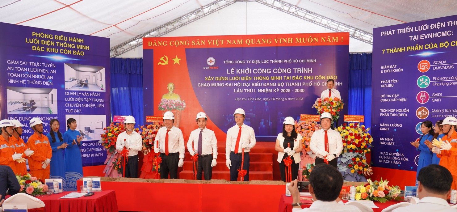 Các Lãnh đạo thực hiện Nghi thức khởi công