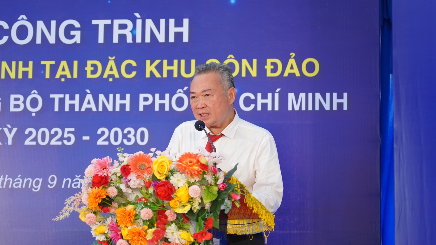 Đồng chí Phạm Quốc Bảo - Bí thư Đảng uỷ, Chủ tịch HĐTV EVNHCMC phát biểu tại buổi lễ.