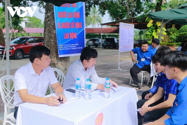 Trung tâm tiếng Hàn Sơn Mai, tham gia buổi tư vấn hướng nghiệp cho học sinh cuối cấp tại trường THPT Thường Xuân 2, Thanh Hóa.