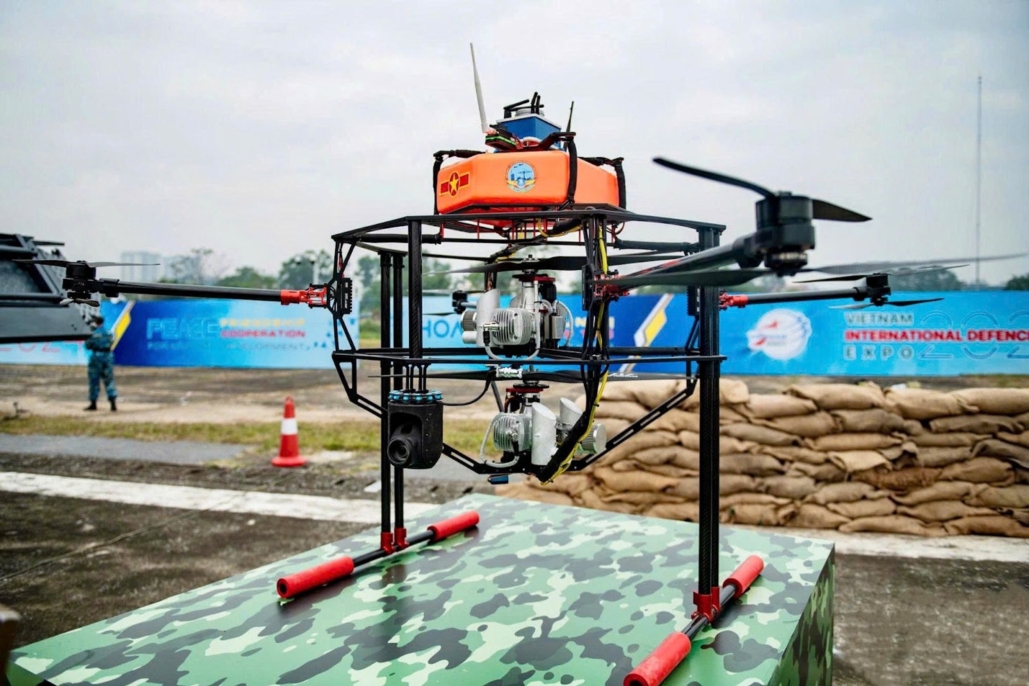 Mẫu UAV của Việt Nam được giới thiệu tại Triển lãm quốc phòng quốc tế 2024.