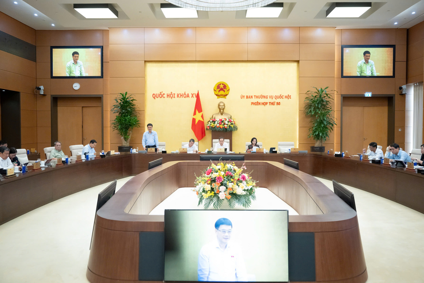 Quang cảnh phiên họp.