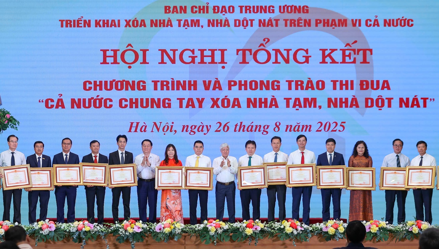 SHB vinh dự nhận Bằng khen của Thủ tướng vì  những đóng góp tích cực trong chương trình xóa nhà tạm, dột nát
