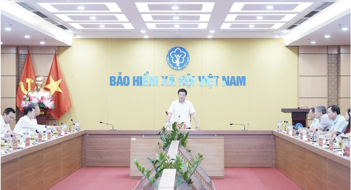 Thứ trưởng Bộ Tài chính Hồ Sỹ Hùng làm việc với BHXH Việt Nam ngày 10/10/2025.