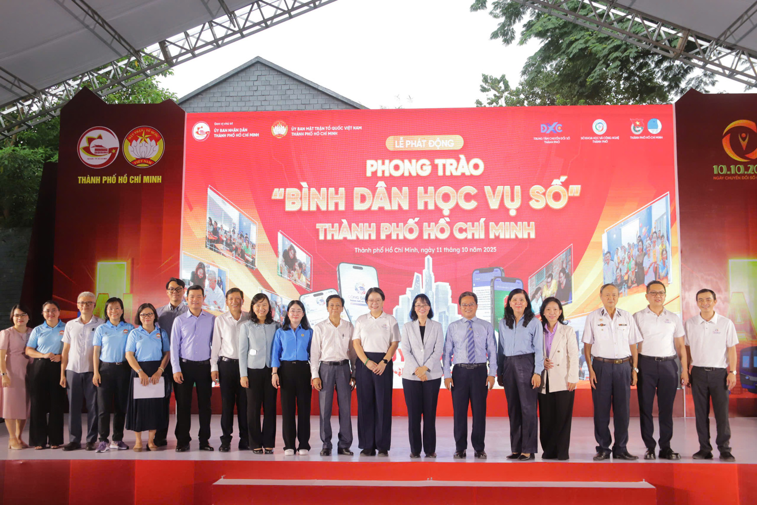 Các đơn vị tại Thành phố tham gia phát động chương trình. Ảnh: Ngọc Duy