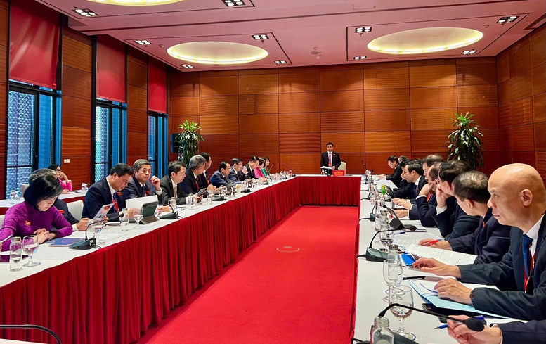 Ủy viên Ban Chấp hành Trung ương Đảng, Ủy viên Ban Chấp hành Đảng bộ Chính phủ, Bí thư Đảng ủy, Bí thư Đảng uỷ, Bộ trưởng Bộ Tài chính Nguyễn Văn Thắng làm Tổ trưởng Tổ thảo luận số 7. Ảnh: VGP