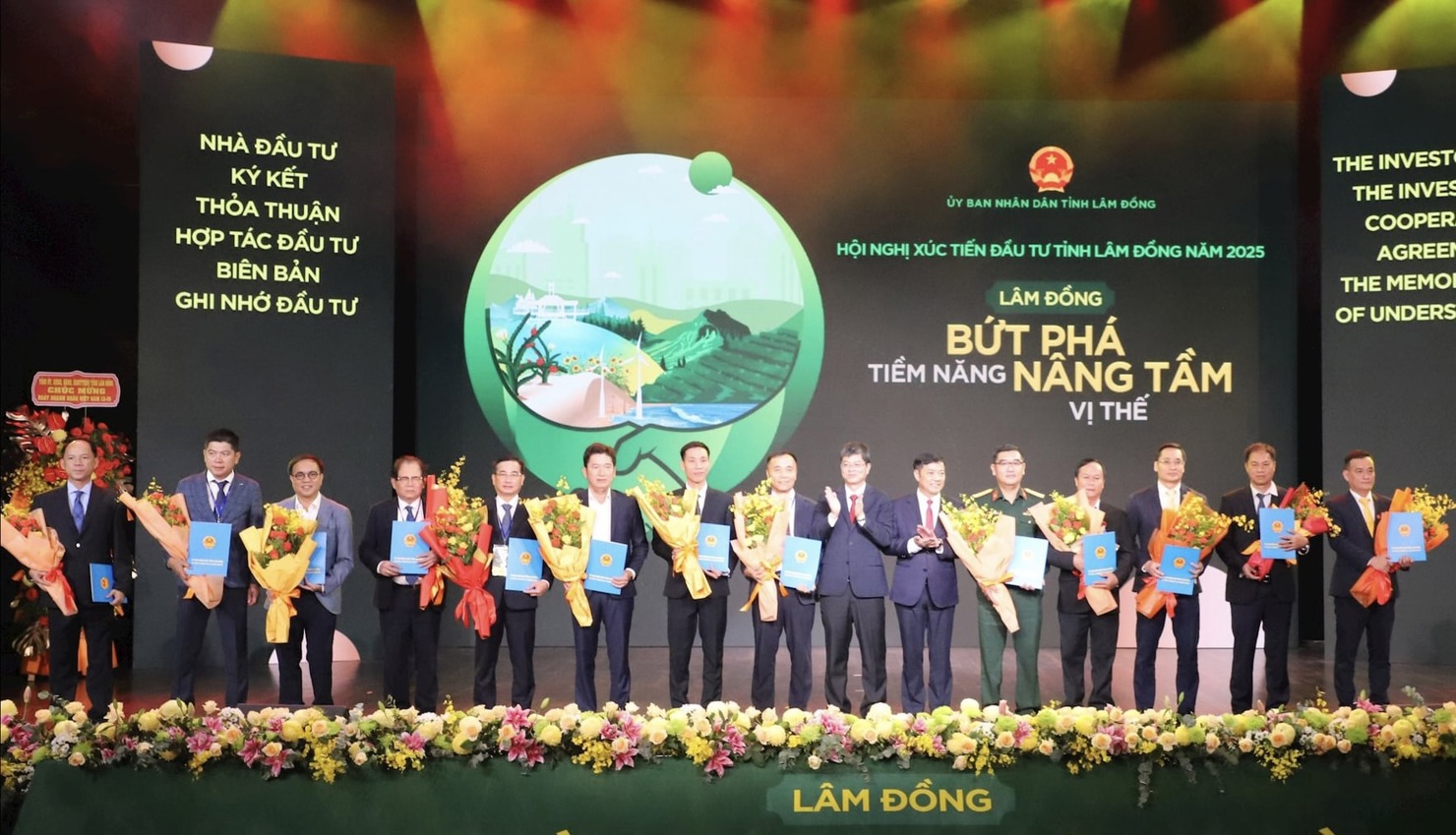 UBND tỉnh Lâm Đồng ký thỏa thuận hợp tác đầu tư, biên bản ghi nhớ đầu tư với các tập đoàn, đơn vị, doanh nghiệp. Ảnh: Lê Văn