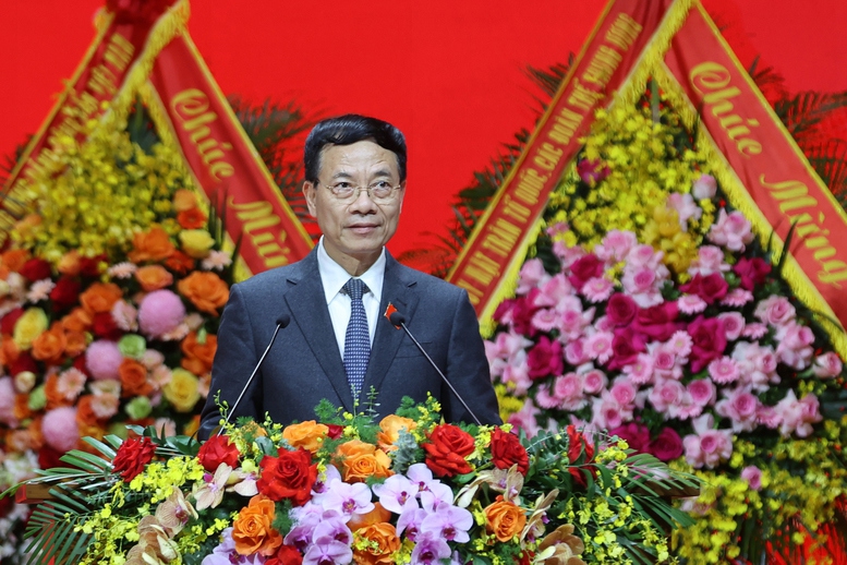 Ủy viên Trung ương Đảng, Bí thư Đảng ủy, Bộ trưởng Bộ Khoa học và Công nghệ Nguyễn Mạnh Hùng.