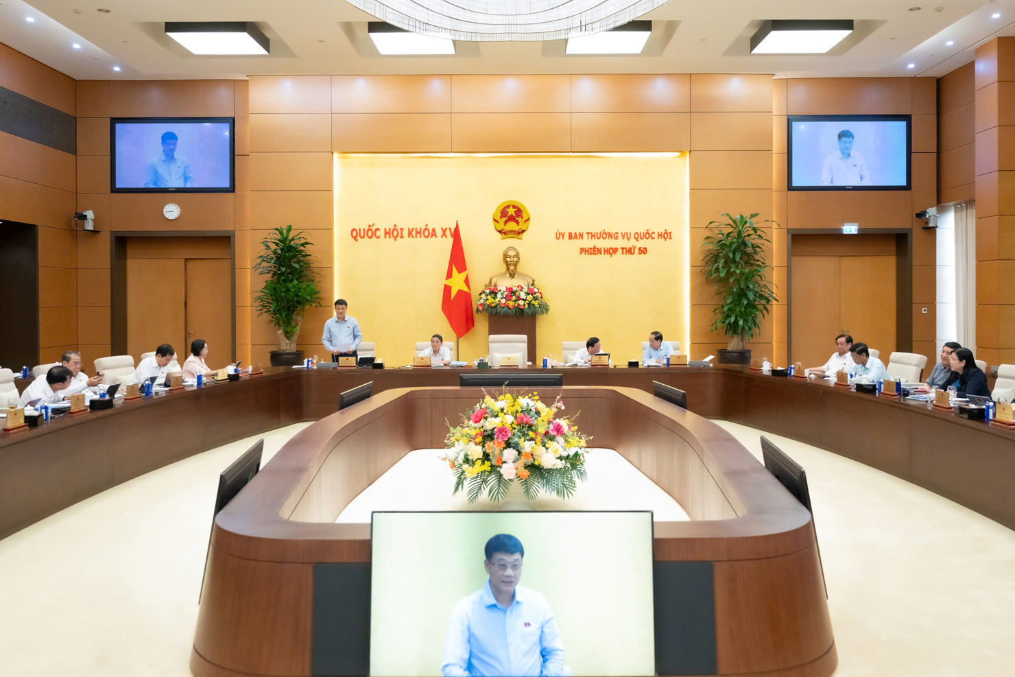 Quang cảnh phiên họp.