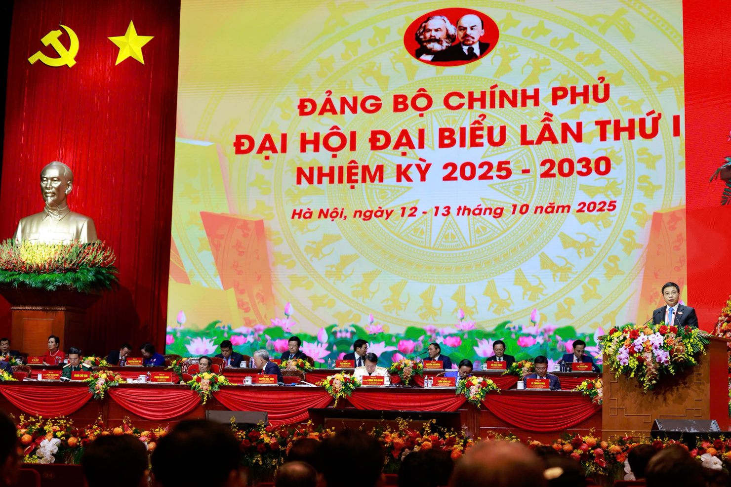 Bí thư Đảng ủy, Bộ trưởng Bộ Tài chính Nguyễn Văn Thắng phát biểu trươc toàn thể Đại hội.