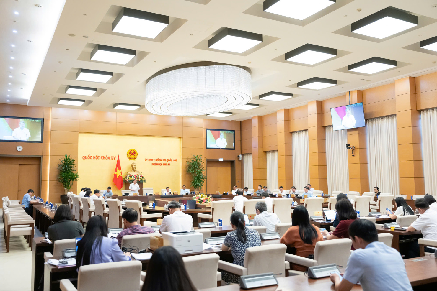 Toàn cảnh phiên họp.