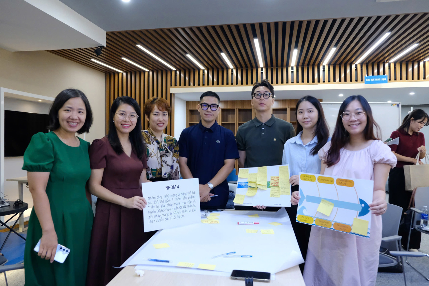 50 cán bộ, học viên đến từ các bộ, ngành, địa phương, tổ chức hiệp hội, đơn vị sự nghiệp được đào tạo, nâng cao đổi mới sáng tạo và ứng dụng AI trong hoạt động công vụ. 