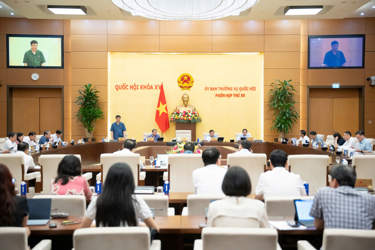 Toàn cảnh phiên họp.