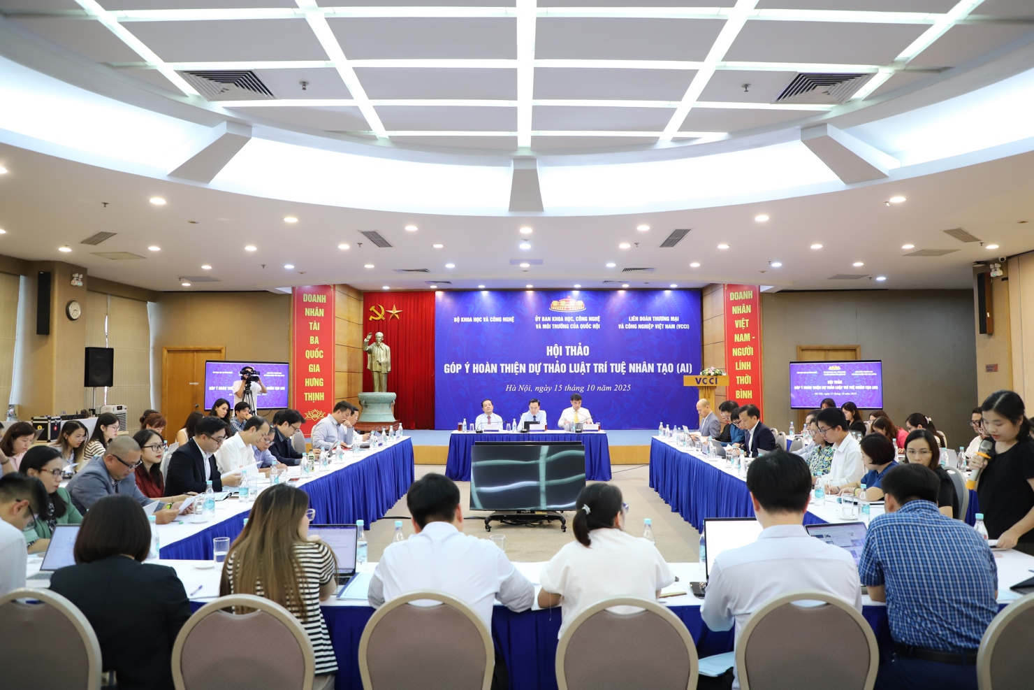 Hội thảo tổ chức nhằm hoàn thiện hành lang pháp lý đầu tiên cho sự phát triển và ứng dụng trí tuệ nhân tạo (AI) tại Việt Nam.