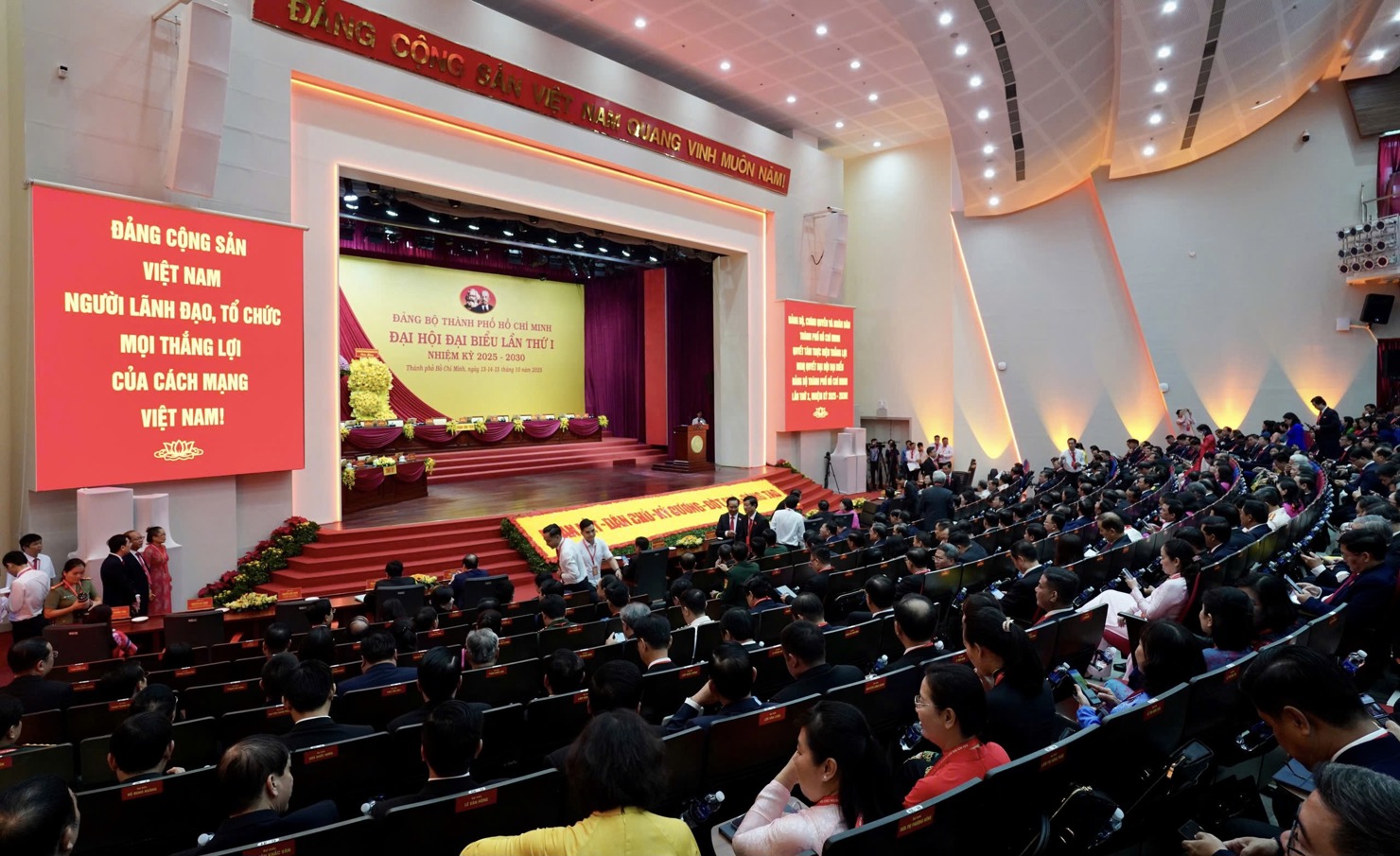 Các đại biểu dự phiên bế mạc Đại hội đại biểu Đảng bộ TP. Hồ Chí Minh lần thứ I, nhiệm kỳ 2025 – 2030 vào sáng 15/10. Ảnh: Ban tổ chức Đại hội