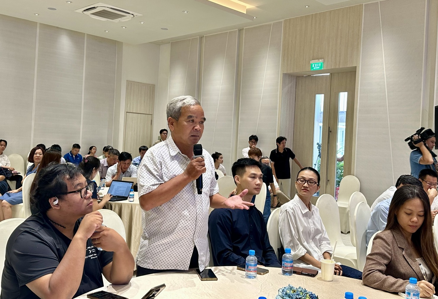 Ông Lê Văn Nam - Thành viên HTX Chanh không hạt Mỹ Long chia sẻ về sự chuyển giao công nghệ từ nhà trường. Ảnh: T.H