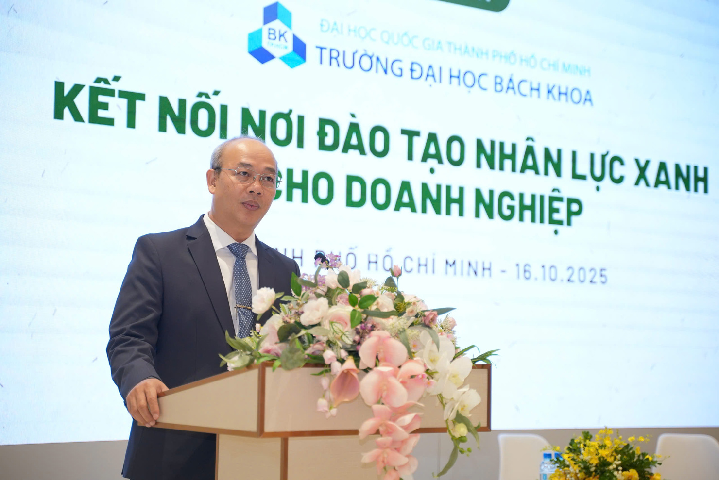 PGS.TS. Huỳnh Kỳ Phương Hạ – Phó Hiệu trưởng Trường Đại học Bách khoa – Đại học Quốc gia TPHCM đánh giá cao hiệu quả của Uni Tour. Ảnh: TH