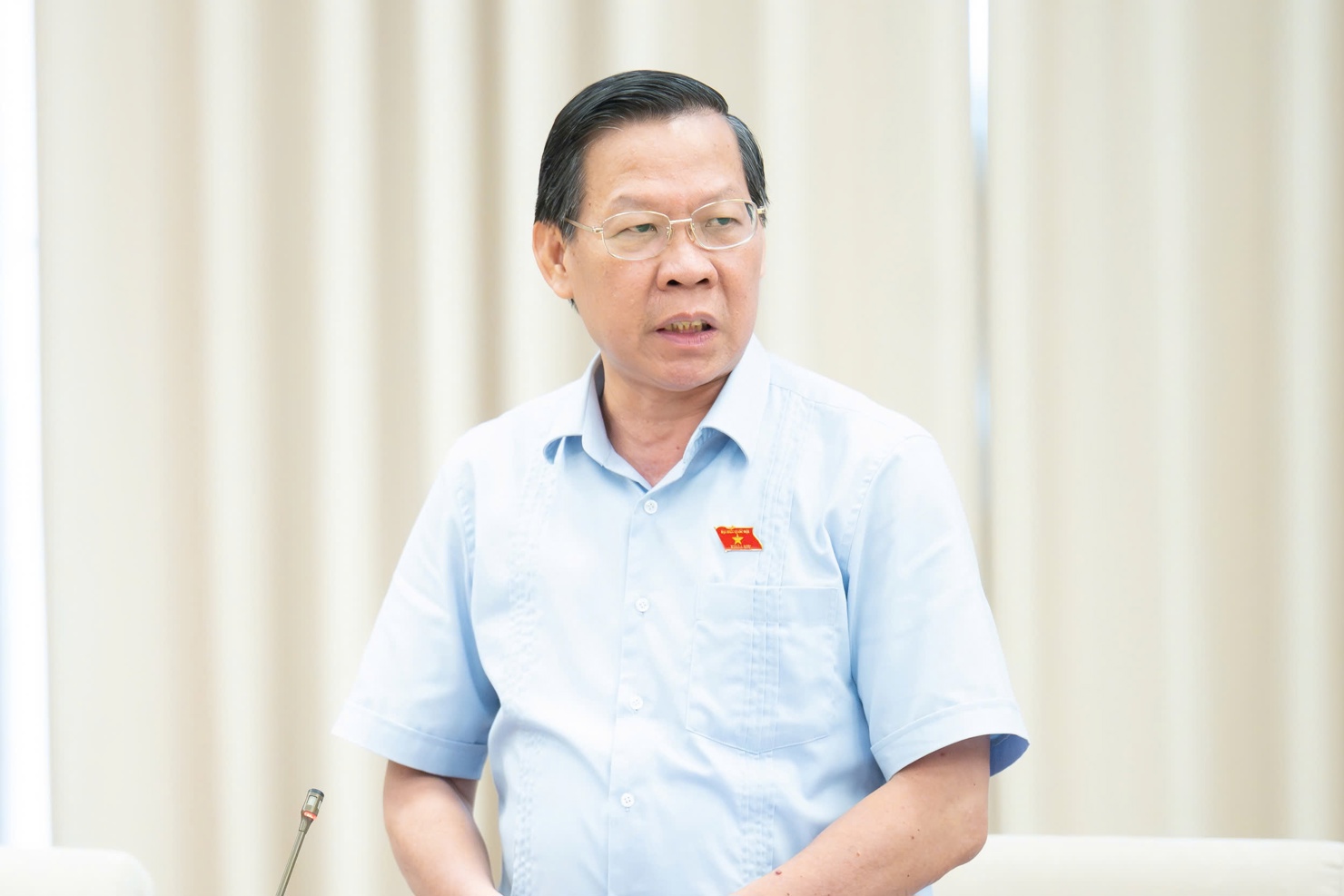 Chủ nhiệm Ủy ban Kinh tế và Tài chính Phan Văn Mãi báo cáo thẩm tra Dự án Luật.