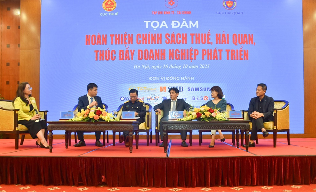 Các đại biểu tham gia thảo luận tại Tọa đàm. Ảnh: Thái Bình