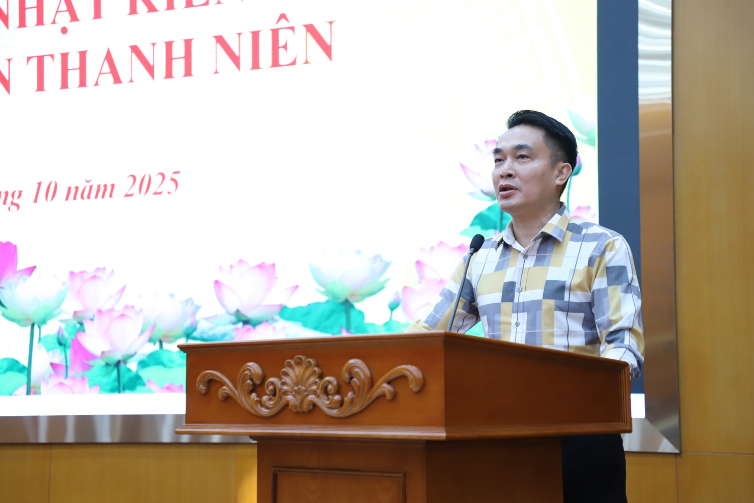 Ông Ngô Văn Giang - Phó Giám đốc Trường Bồi dưỡng cán bộ Kinh tế - Tài chính phát biểu tại Lễ Khai giảng.