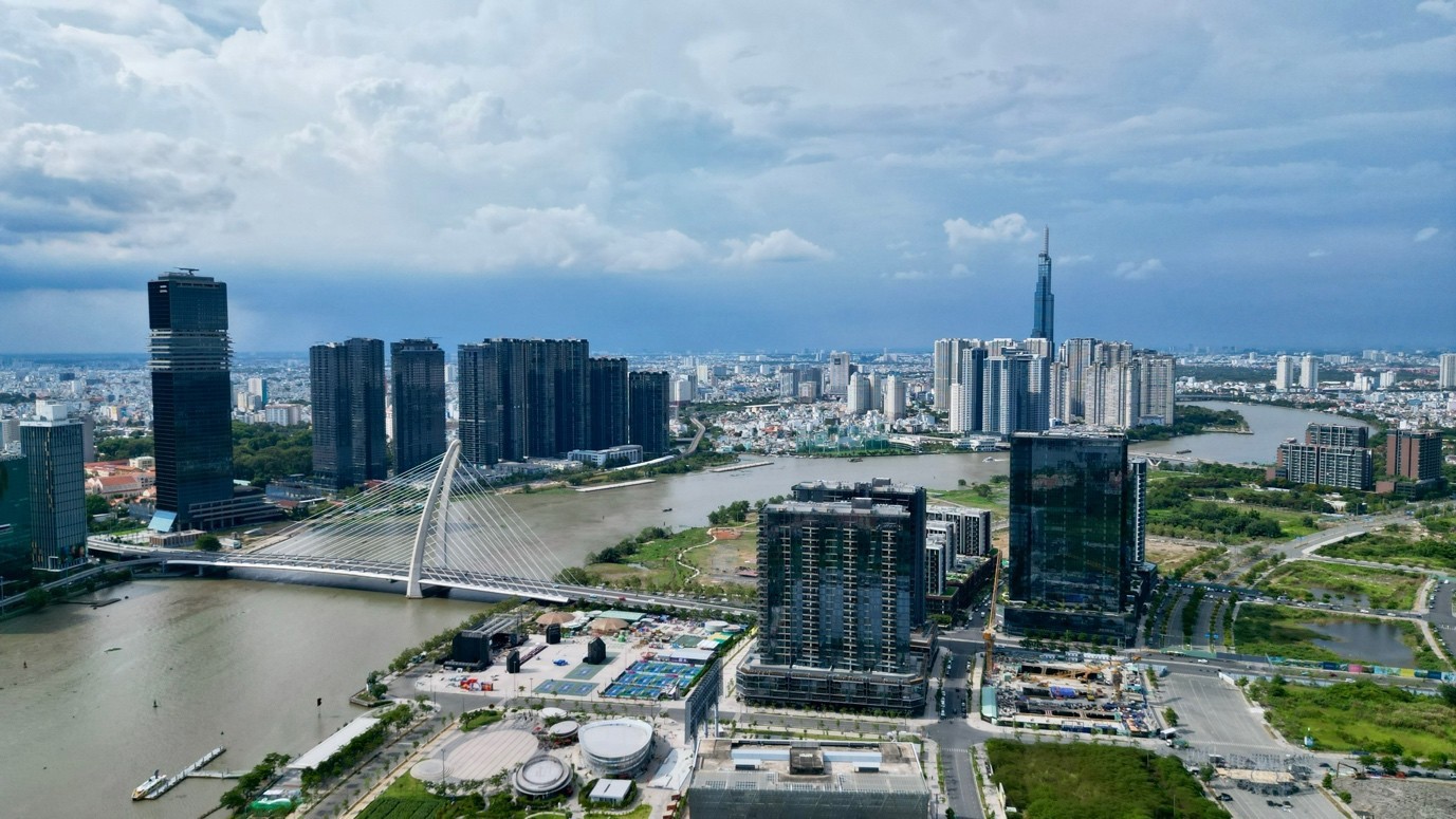 Các ngành liên quan đến xây dựng và bất động sản tại TP. Hồ Chí Minh đang có triển vọng phục hồi nhờ các chính sách hỗ trợ, thúc đẩy. Ảnh: Đức Mỹ